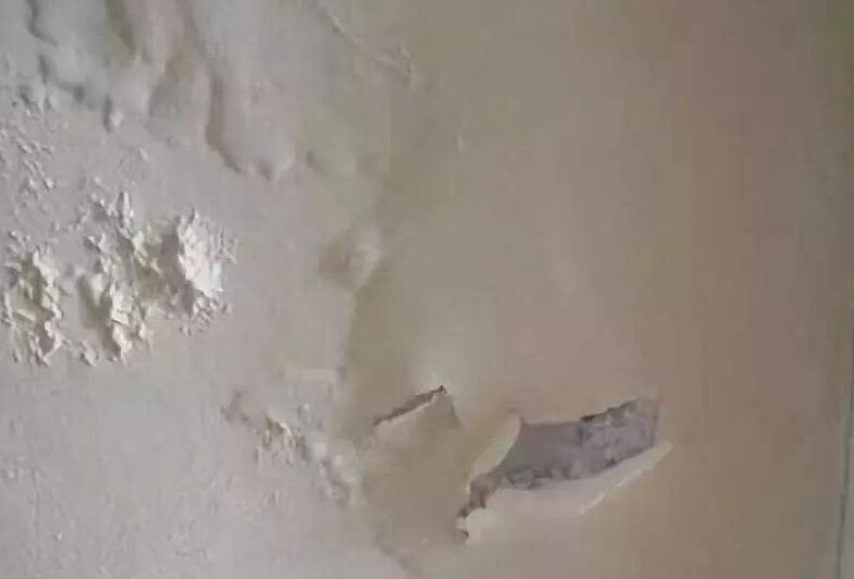 墻面滲水有什么辦法修復(fù)?屋頂防水施工的時(shí)候這些要留意